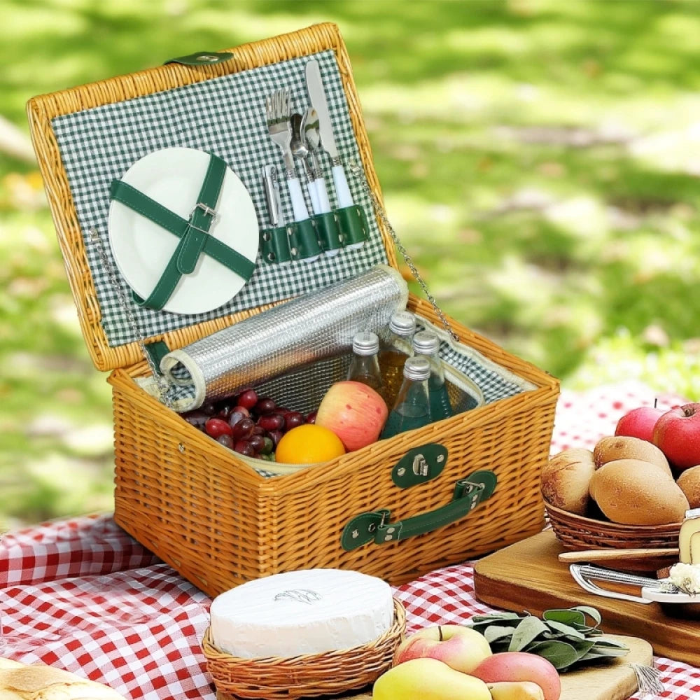 Vävd picknickkorg med tillbehör